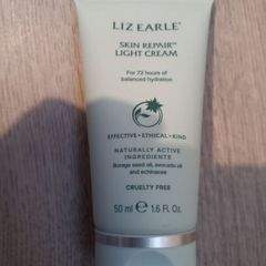 Liz Earle Skin Repair Light 50ml