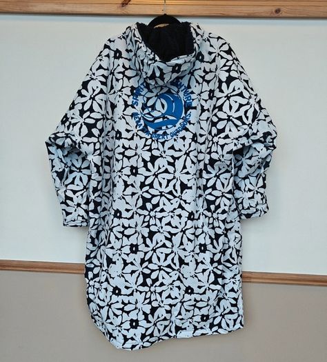 Regatta oversized fleece lined changing dry robe jacket coat size S/M