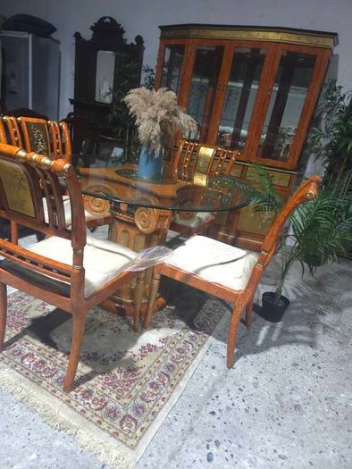 table+6 chairs+displqy cabinet
