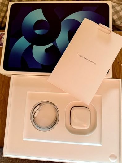 Apple iPad Air 5th Gen 64GB 10.9 inch