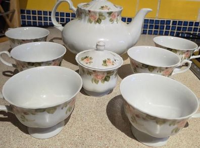 Tea pot with 6 cups and sugar bowl