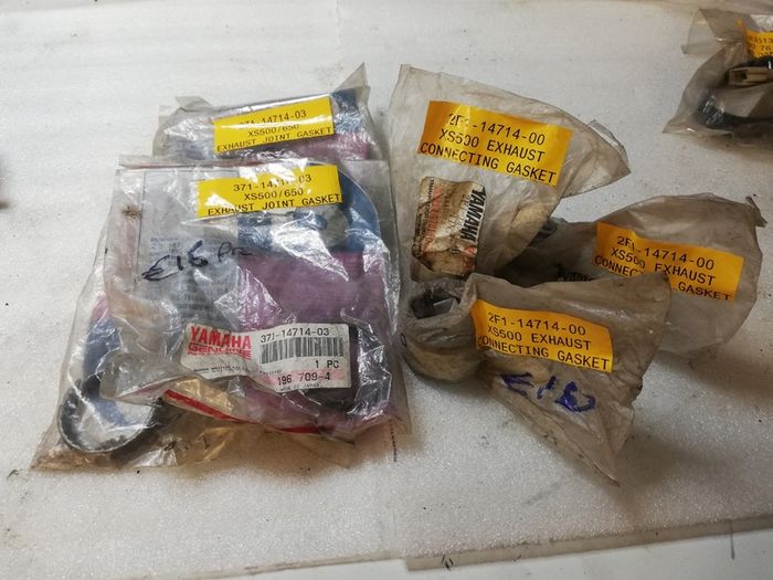 Yamaha XS500 exhaust gaskets job lot