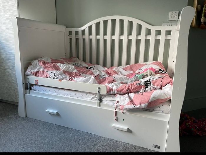 Cot bed