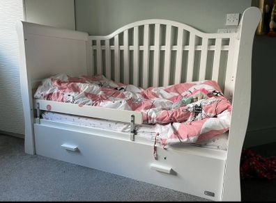 Cot bed