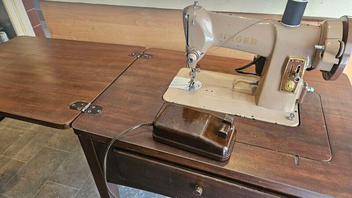 Singer 185K Antique Sewing Machine with Table