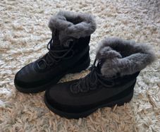 Columbia womens boots 5.5uk. Brand New