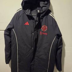 Manchester United Jacket (M) with tags ( worth 220)
