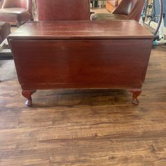 Blanket chest / storage