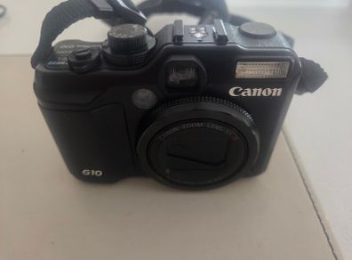 Canon PowerShot G10 14.7MP  Case, Charger & Memory Card