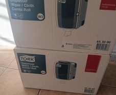 wiper cloth dispenser