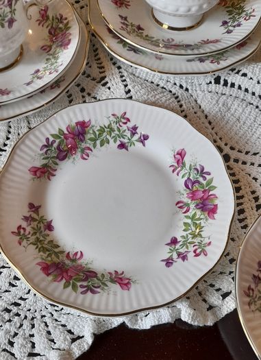 Vintage "Elizabeth " fuchsia tea set