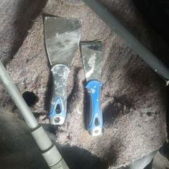 Paint scraper and filling knife