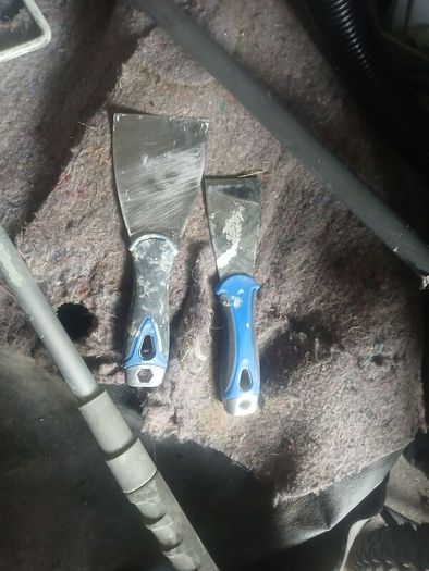 Paint scraper and filling knife