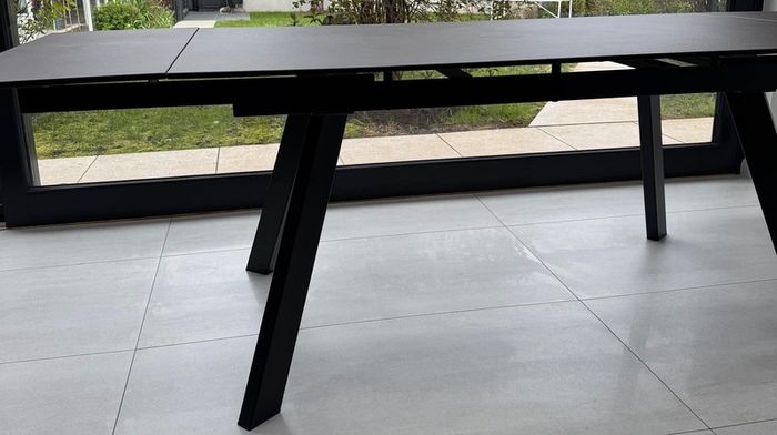 Calligaris Ponente extendable table.