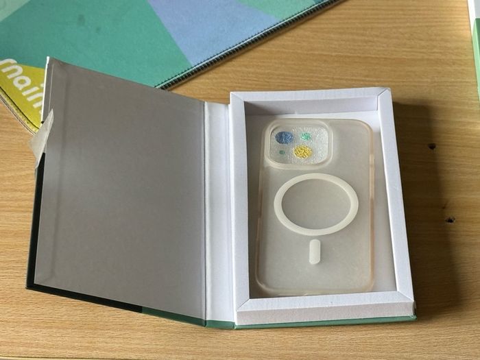 iPhone 16 Pro case translucent Magsafe