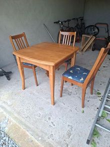 table & chairs