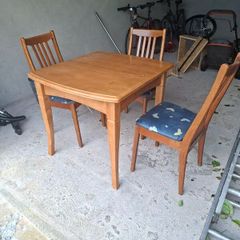 table & chairs