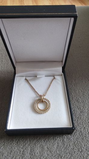 9k Gold Pendant & chain