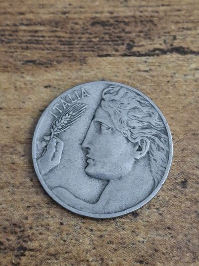 Italy 1922, 20 Centesimi Coin - free standard postage