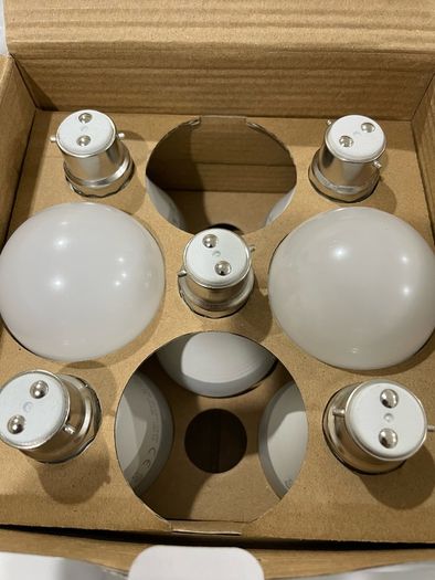 Pack of 7 Warm White Bulbs + Free Lampshade