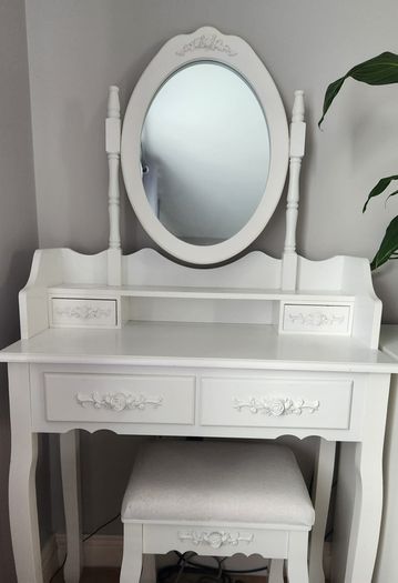 Dressing table