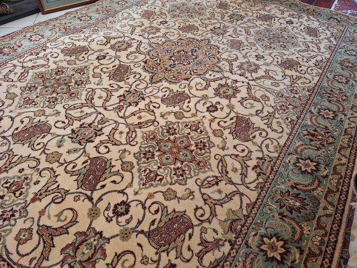 3m x 2m woven Persian Heriz rug