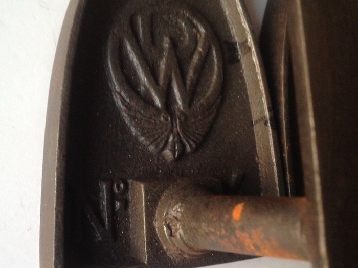 4x Antique Flat Irons French Cast Iron
