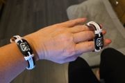 2 free unisex bracelets