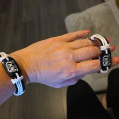 2 free unisex bracelets