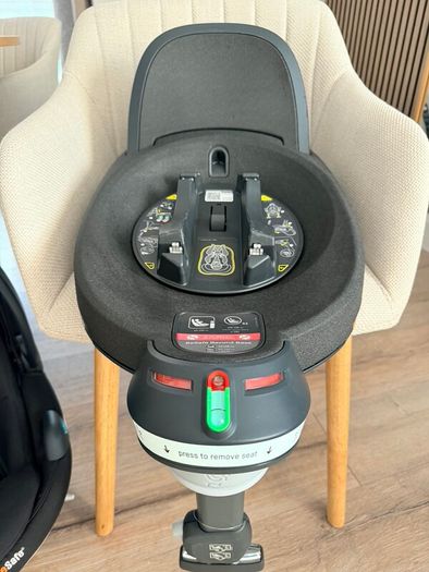 Baby Car Seat 360 base like new