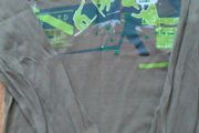 Sale E1  Grey Top. Age 6-7