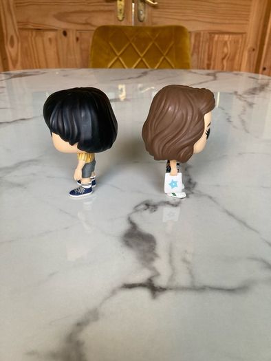 stranger things Mike and 11 Funko Pops with xxl Pull and Bear T shirt