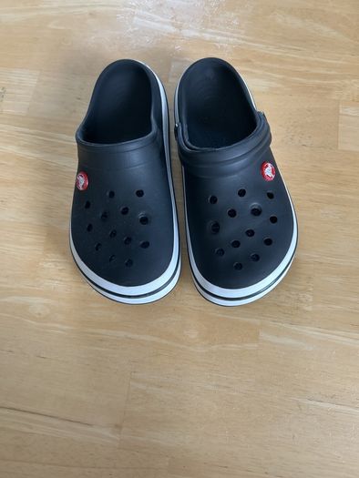 crocs