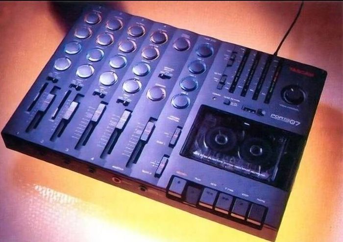 TASCAM Porta 07 Mini Studio. 4 Tracks Tape Recorder.
