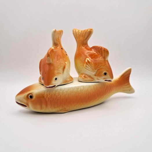 3-piece Set Salt & Pepper Shakers