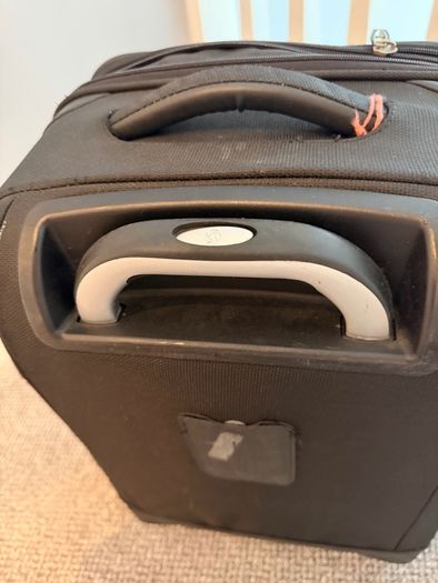 Samsonite carry on suitcase