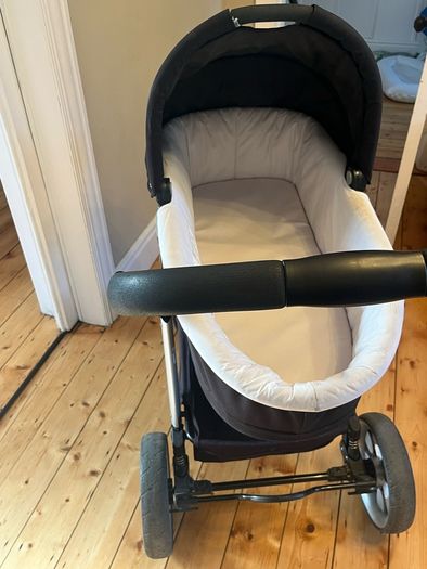 i candy apple 2 pear bassinet and seat frame.