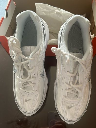 Nike Initiator - White/Metallic Silver - unused