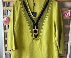 top peruzzi Bnwt size 38 lime linen look top with embellishment detail v neck