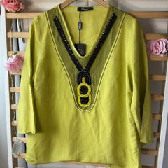 top peruzzi Bnwt size 38 lime linen look top with embellishment detail v neck