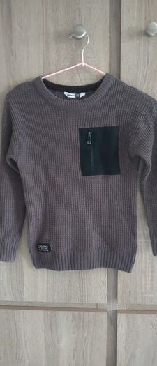 Sweater 7/8 years old barely worn with zip pocket