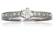 9k gold Diamond ring with diamond sholders