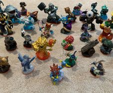 Skylanders 32 piece figures bundle