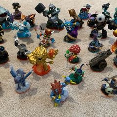 Skylanders 32 piece figures bundle