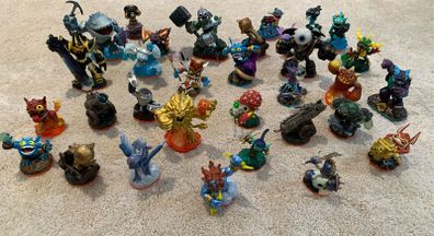 Skylanders 32 piece figures bundle