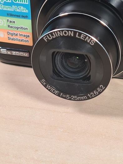 FUJIFILM FINEPIX JX400 digital camera 16mp mega pixel plus charger and case