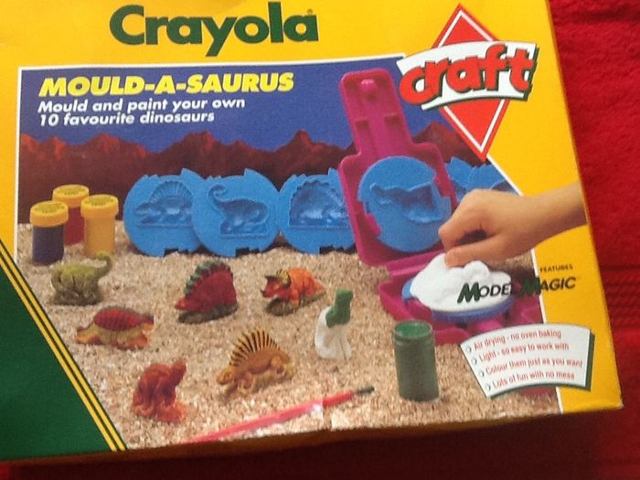 CRAYOLA - Mould-A-Saurus... With 10 moulds  & press !