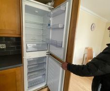 frost free integrated fridge freezer