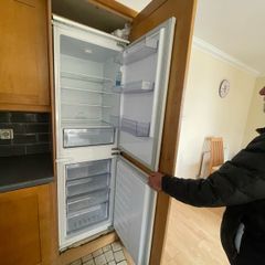 frost free integrated fridge freezer