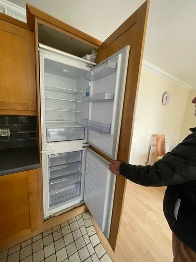 frost free integrated fridge freezer